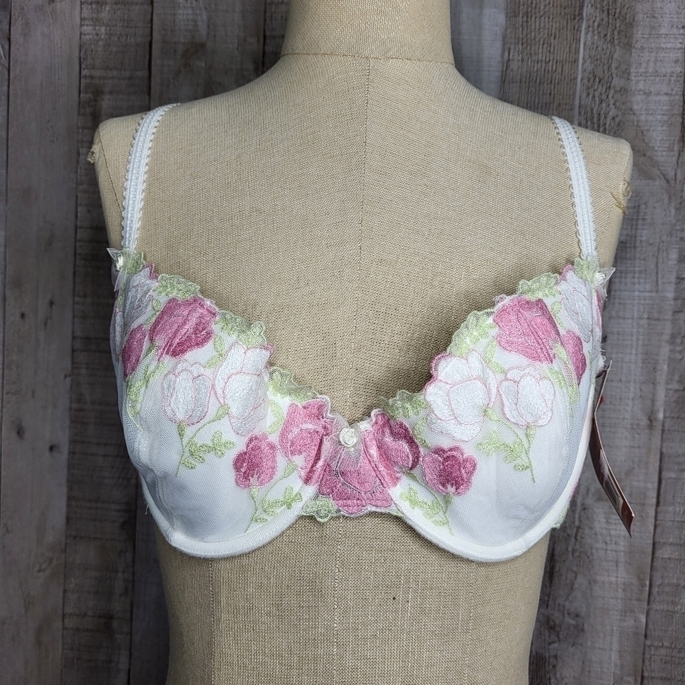 ❤️ Vogue Floral Lacy Bra. Vintage. 38C White, Pink & Green.